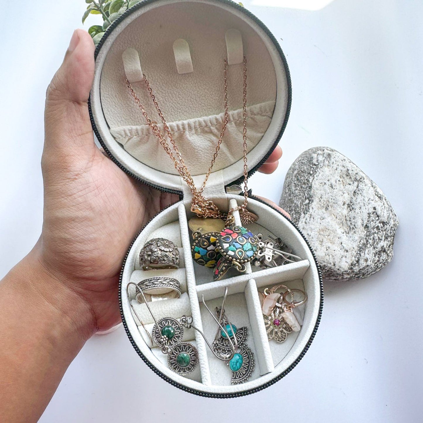 Mini Jewellery Organizer Box For Women Travel Ring, Pendant, Earring, Necklace Storage Case 4X4 Inch Black Round