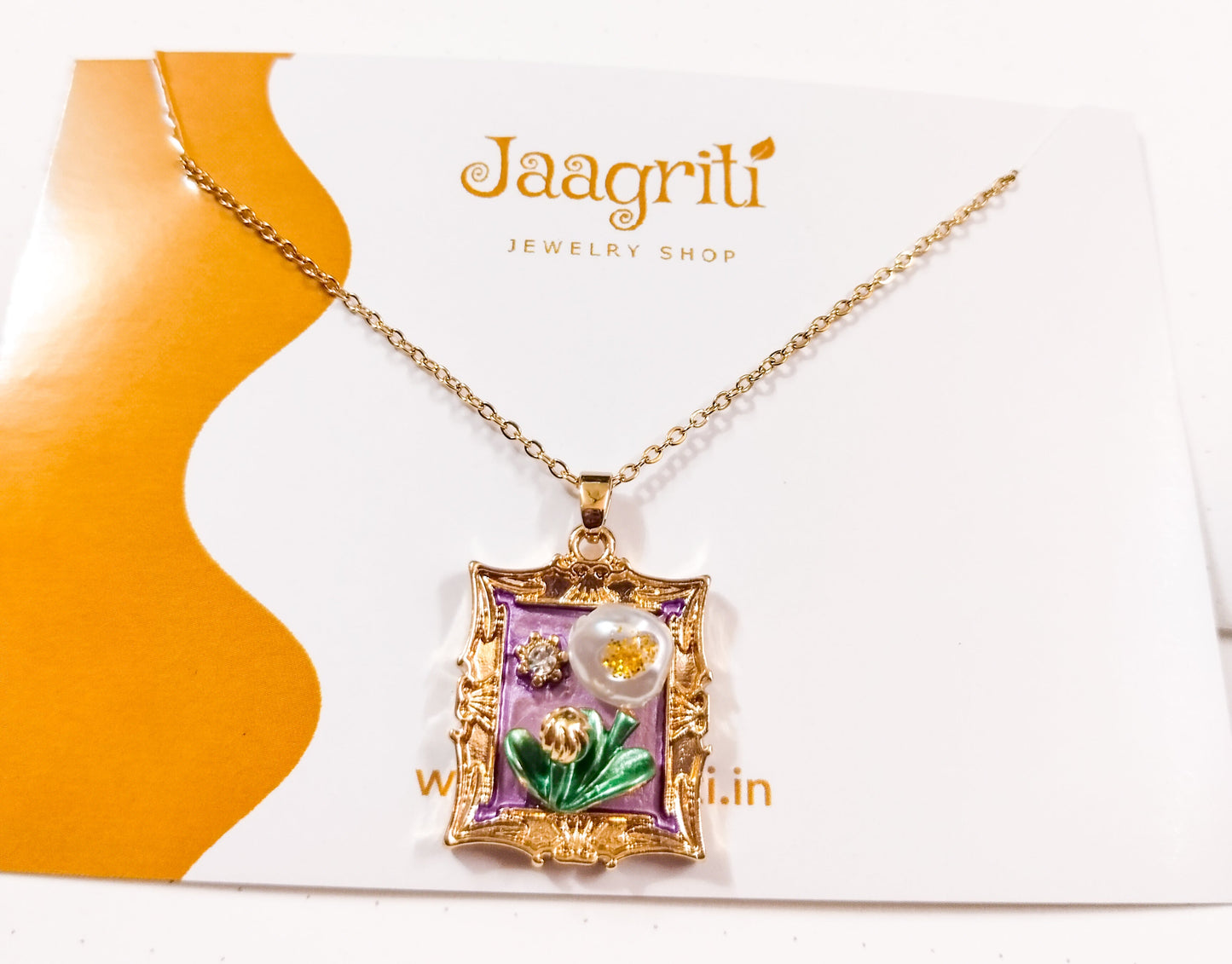 | 3D Floral Pendant Vintage Style Necklace |