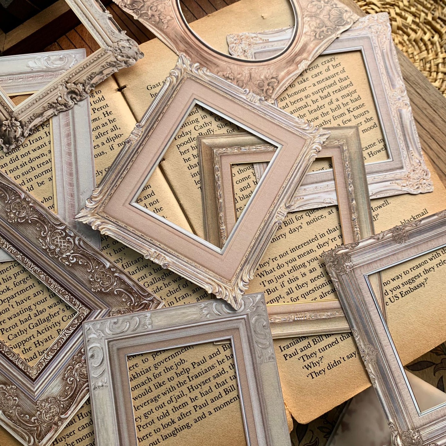MG0240546 Vintage Frame Paper Cutout 80*100Mm 10Pc