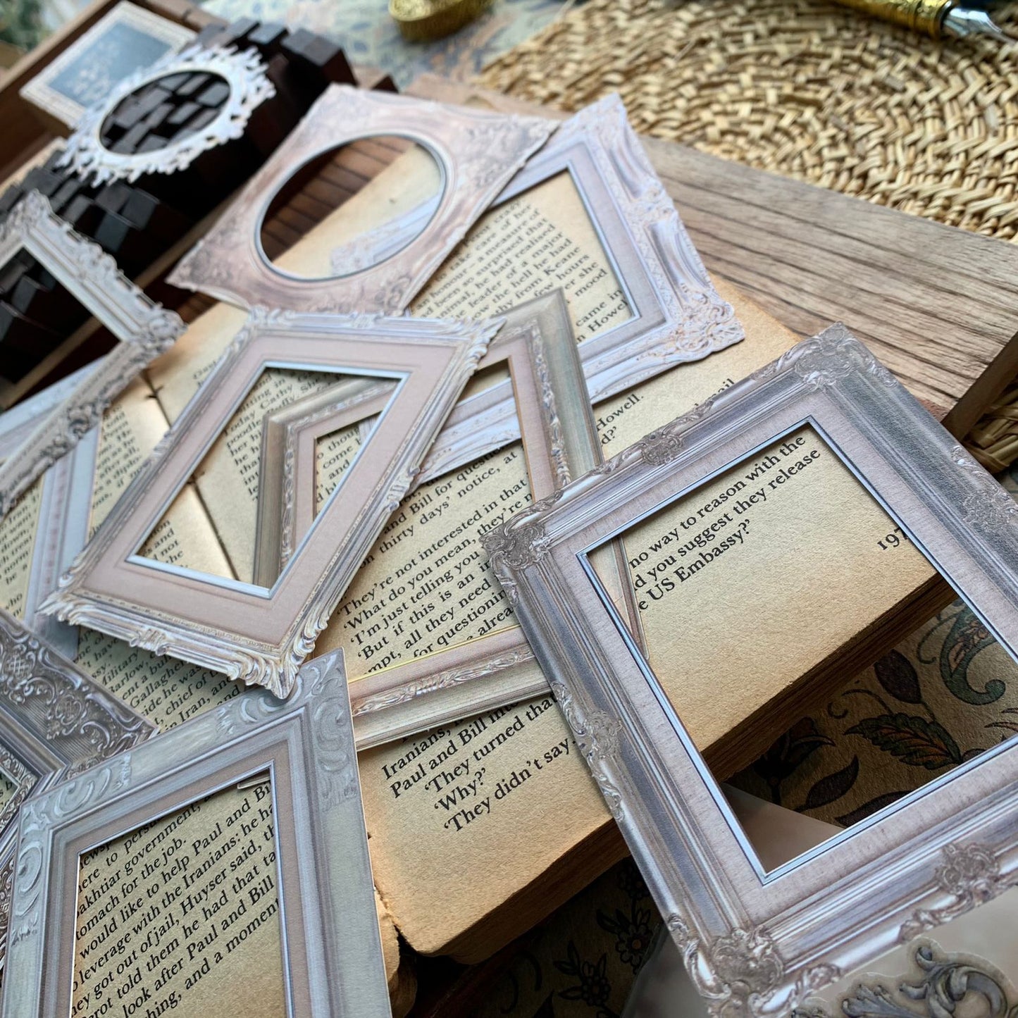 MG0240546 Vintage Frame Paper Cutout 80*100Mm 10Pc