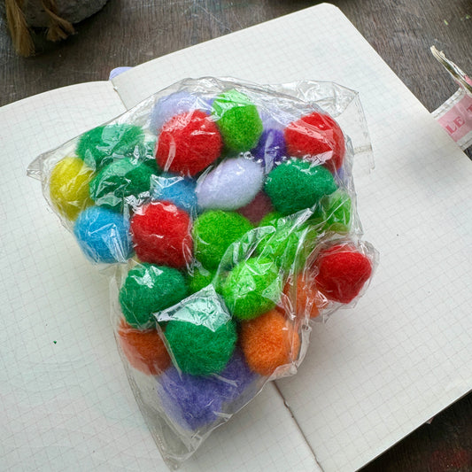 Pompom Ball for School projev