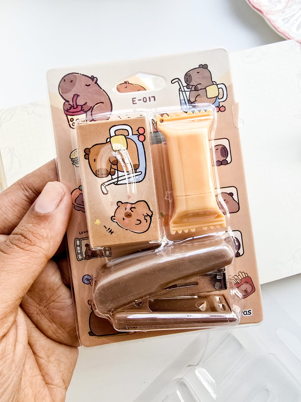 E-017 |  Capybara Mini Kawaii Stapler Highlighter Set With 500pins Box |