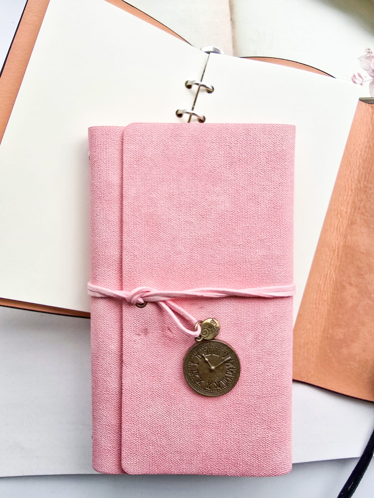 Mg265m Notebook With Charm | Natural White Detachable Pages Pink | 18*11 cm