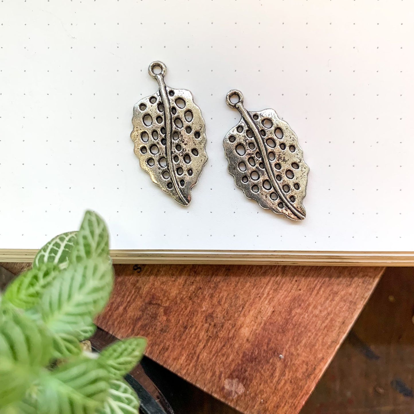 #5 Leaf Charm  4 Pcs